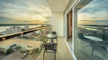 Executive Suite River View | Water view