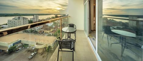 Executive Suite River View | Water view