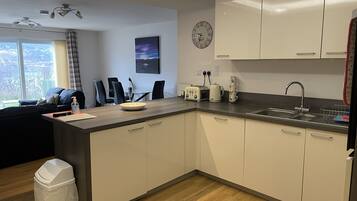 Kühlschrank, Mikrowelle, Ofen, Geschirrspüler