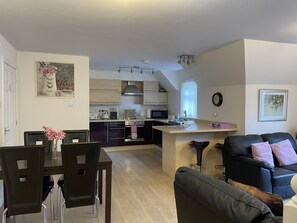 Interior - Skyefall, 5 River Court - sleeps 4 guests  in 2 bedrooms (Invergarry)