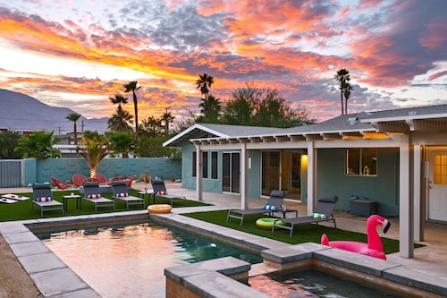 Spacious, Chef'sKitchen, Saltwater Pool/Spa, KingBeds, Firepit, BBQ, Games, Desk