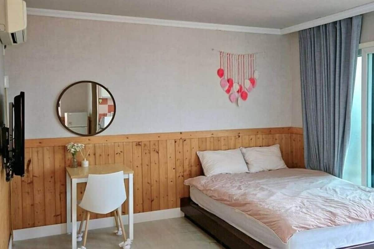 Room (Cherry) | 1 bedroom