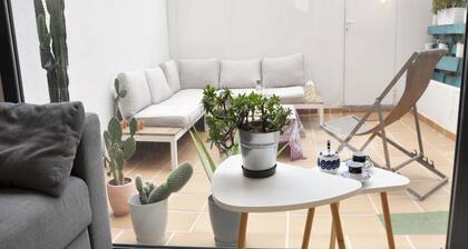 Charming house 3 blocks from the beach and 45 from Barcelona. vilanovaapartments