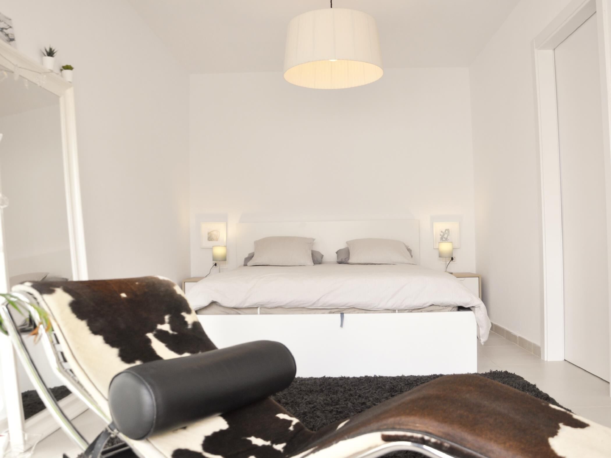 3 slaapkamers, een strijkplank/strijkijzer, internet, beddengoed