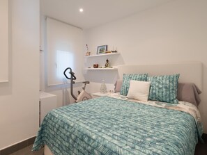 1 soverom, strykejern/-brett, internett og sengetøy