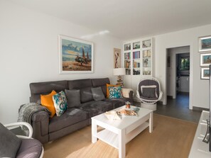 TV, Netflix, streaming services - vilanovaapartments. Wonderful flat, spectacular view in front of the sea! (Vilanova i la Getrú)