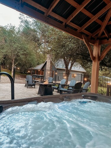 Updated Cabin with POOL and SPA 5 minutes from Sequoias National Park