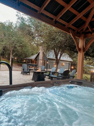 Updated Cabin with POOL and SPA 5 minutes from Sequoias National Park