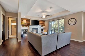 TV, peis, videospill og kontorer