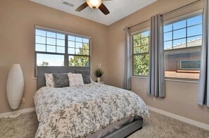 3 chambres, fer et planche à repasser, accès au Wi-Fi (inclus)