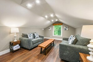 TV - Lake view retreat with seven bedrooms and a scenic deck - pool & tennis access (Lake Junaluska)