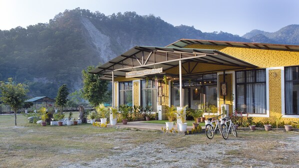 ด้านหน้าที่พัก