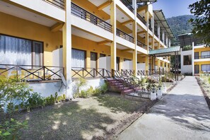 Exterior - River Valley Resort (Salt)