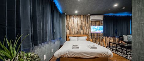 Business Double or Twin Room | Desk, blackout drapes, soundproofing, iron/ironing board