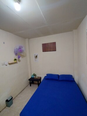 Bureau, chambres insonorisées, draps fournis