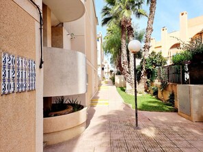 Property grounds - Apt with garden & beach (Torrevieja)