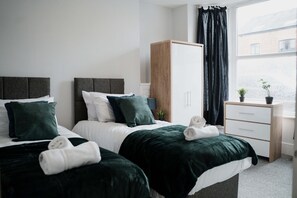 4 bedrooms, iron/ironing board, WiFi