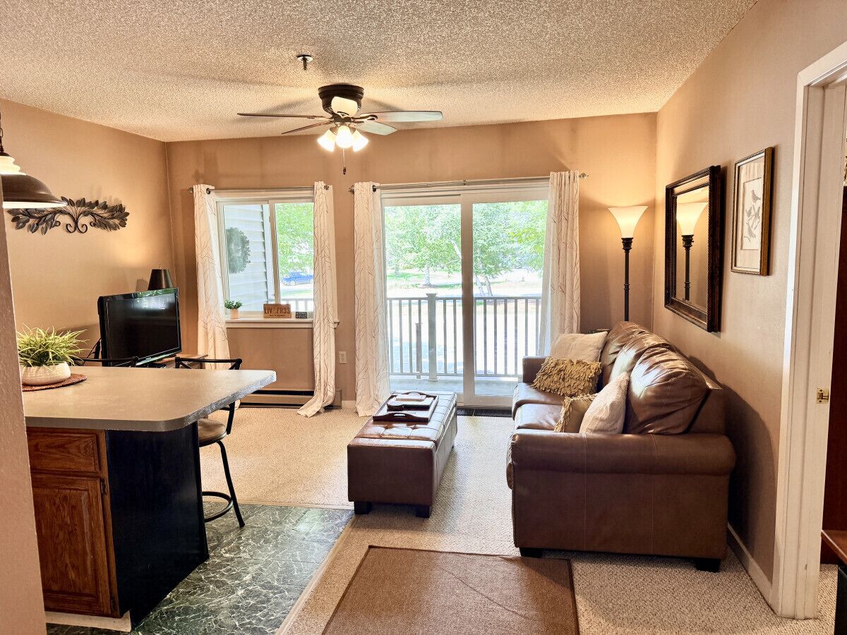 D109 · Mountain getaway! 1 bedroom,Pool, hot tub
