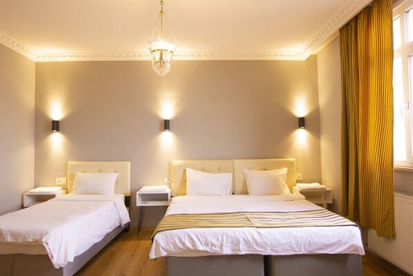 Suite Confort, 2 habitaciones | Minibar, caja de seguridad en la habitación, wifi gratis y ropa de cama