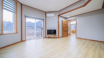 客房 (byeol hana-e si)