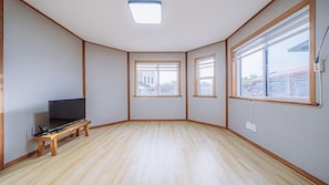 Room (byeol hana-e dong-gyeong)