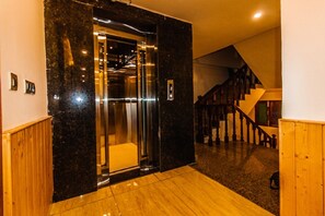 Interior - Misty Mountains Manali (Manali)