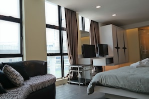 Desk, iron/ironing board, free WiFi, bed sheets - Summer Oscar Boutique Hotel (Subang Jaya)