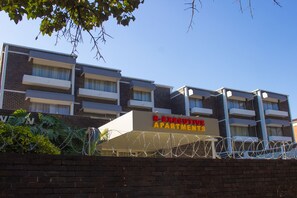 Exterior - R Executive Apartments (Harare)