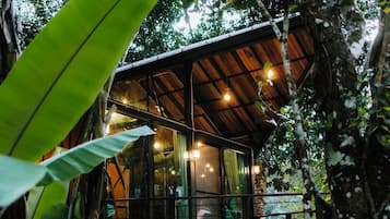 Individually decorated, free WiFi, bed sheets