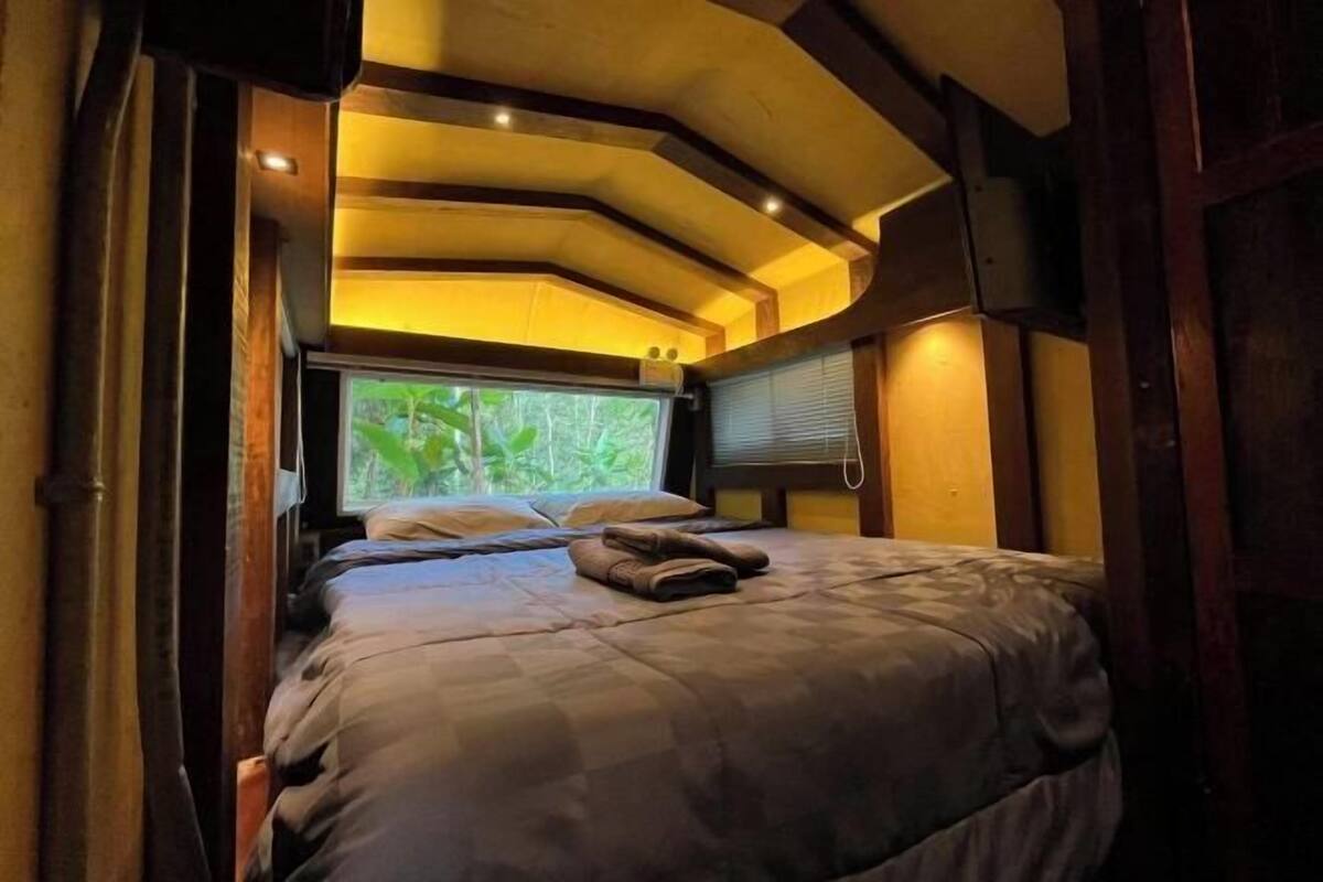 2 chambres, décor unique, accès au Wi-Fi (inclus), literie fournie