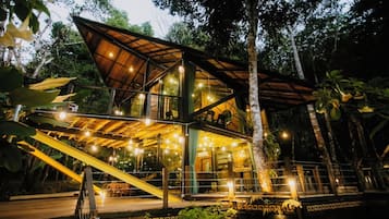 Individually decorated, free WiFi, bed sheets