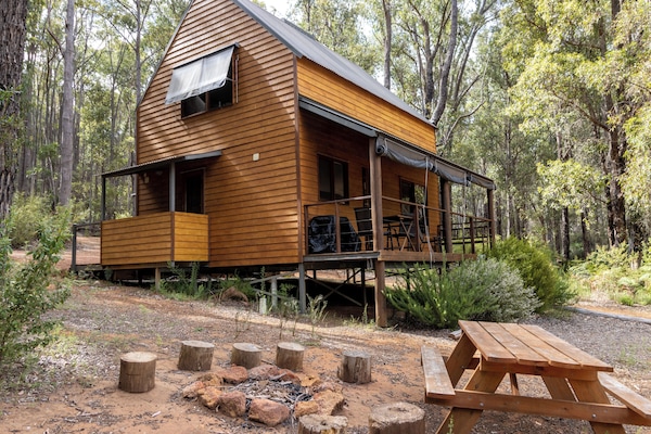 Yksilöllisesti sisustettu, yksilöllisesti kalustettu, pimennysverhot