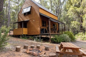 Decoración personalizada, muebles diferentes y cortinas blackout 