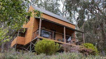 Family Chalet, 2 Bedrooms, Non Smoking, Garden View | Individually decorated, individually furnished, blackout drapes