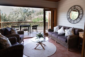 Maison exclusive, 4 chambres, non-fumeur, vue sur le jardin | Aire de séjour | Téléviseur connecté de 32 po avec télévision numérique, téléviseur