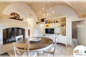 Dining - Villa Medici Oria (Oria)