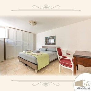 5 habitaciones, tabla de planchar con plancha, cuna de viaje y wifi 