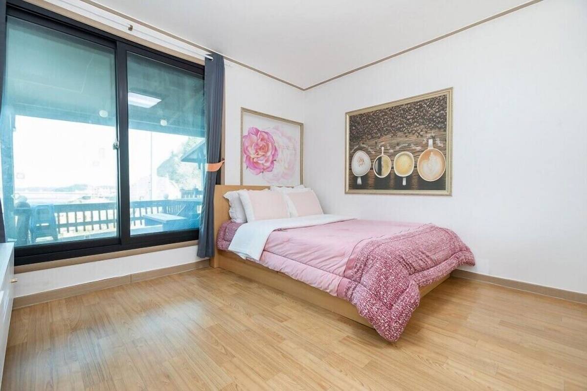 Room (Marigold)