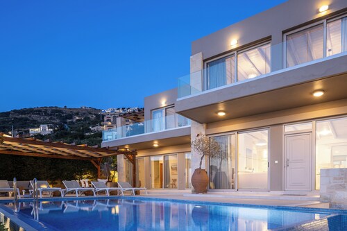 Villa Elpida Sea view & heated* pool!