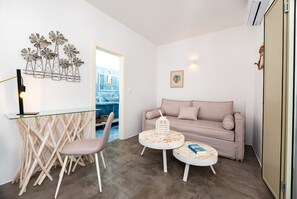 Deluxe Suite | Living area | Printers - AERENIA SUITES (Santorini)