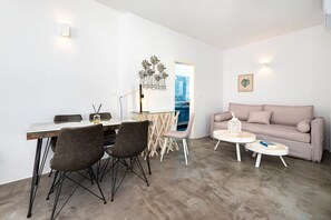 Deluxe Suite | Living area | Printers