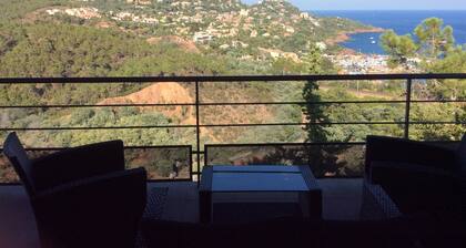 Apartment between sea and esterel