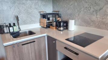 Fridge, microwave, stovetop, dishwasher