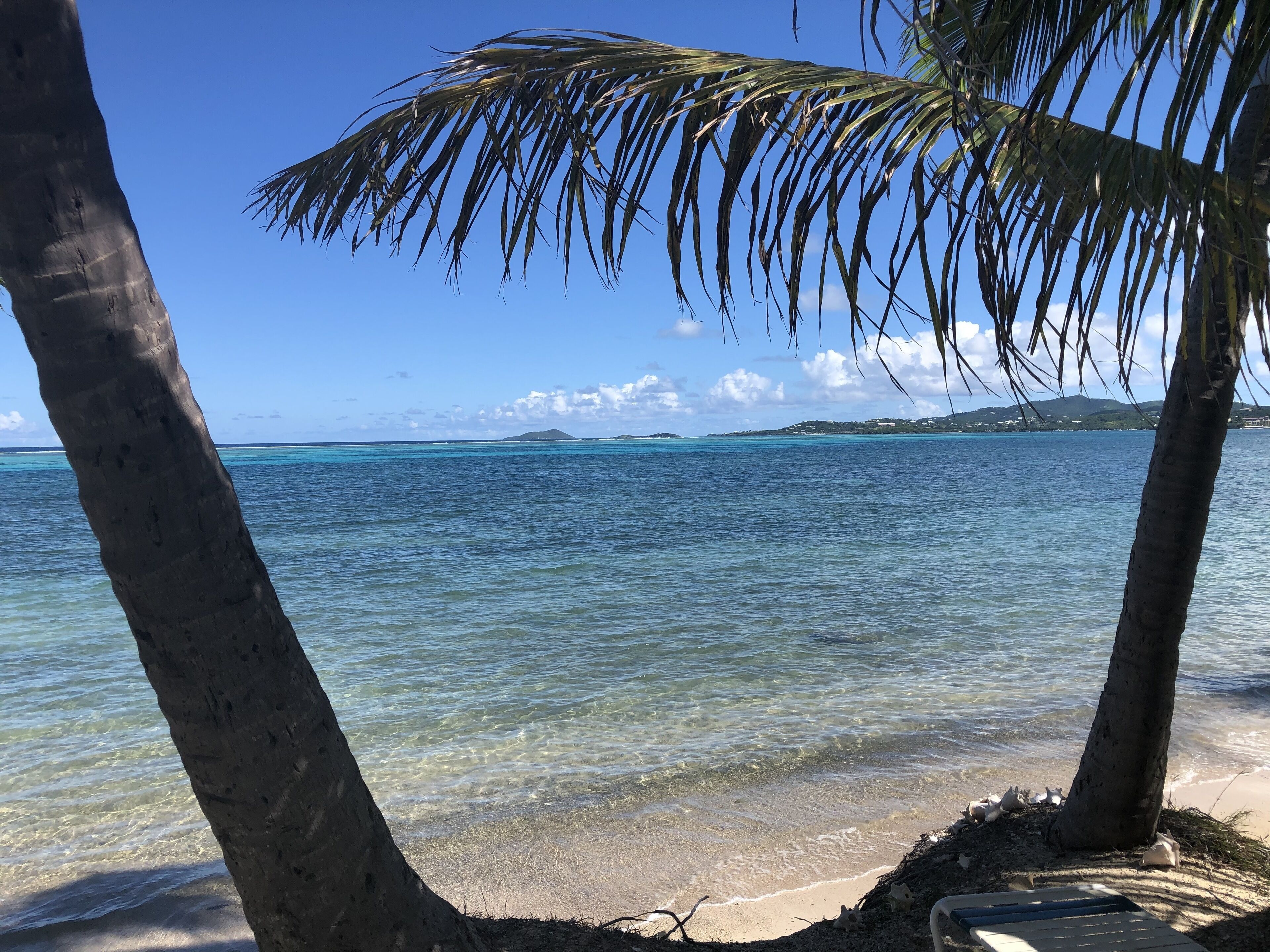 Beach nearby, sun loungers, beach towels