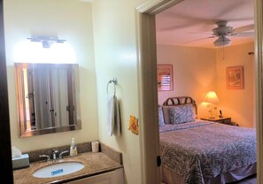 2 slaapkamers, een strijkplank/strijkijzer, gratis wifi, beddengoed