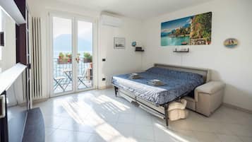 1 bedroom, desk, WiFi, bed sheets