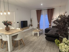 Interior - Luxury apartment with private pool and hot tub in the bedroom (Burguillos de Toledo)