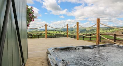 Ivy's Way - Delightful Pet Friendly Shepherds Hut Sleeping 2