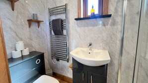 A modern bathroom with a white sink, a towel rack, and a toilet. - Highland View -  a shepherds hut that sleeps 2 guests  in 1 bedroom (Rhayader)