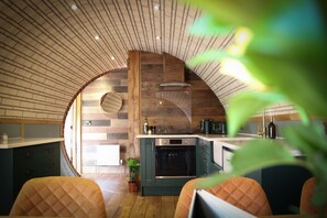 Refrigerador, microondas, horno y periquera